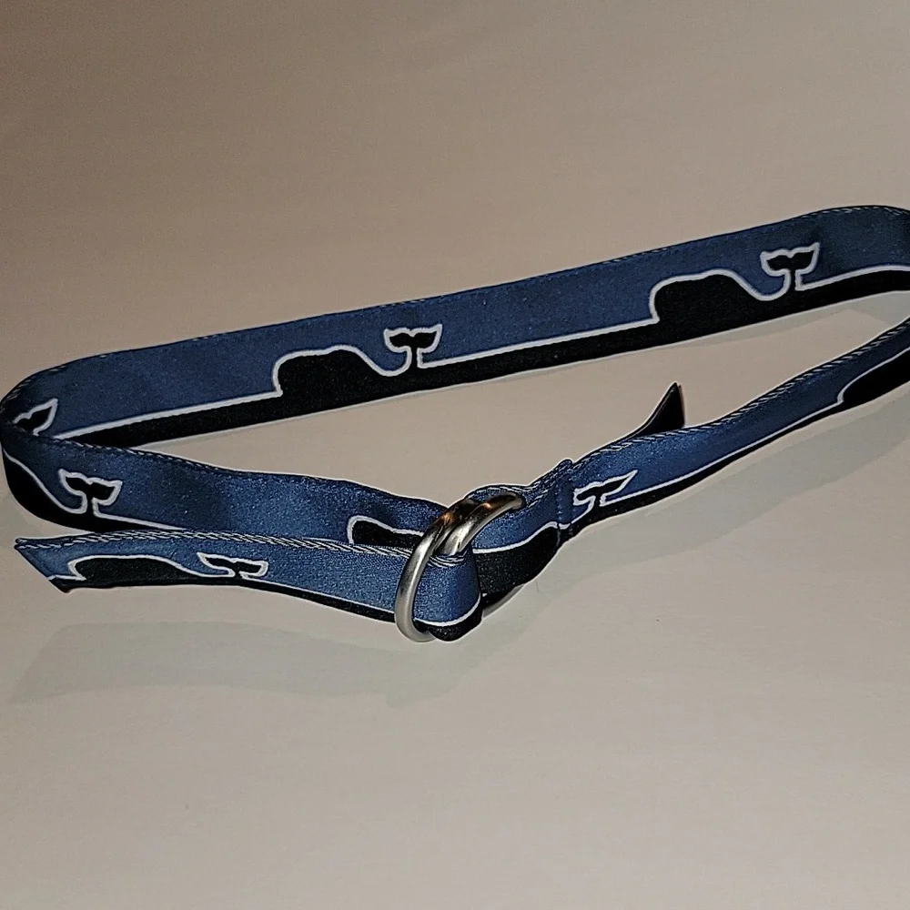 VINEYARD VINES BOY'S BLUE WHALE LINE D-RING BELT.